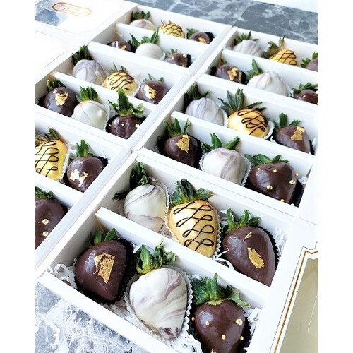 6pcs Black & White Marble with Gold Chocolate Strawberries Gift Box